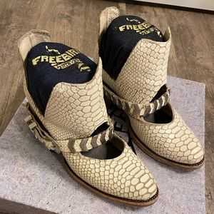 Freebird by Steven white snake Blade